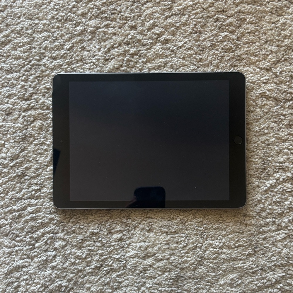 Apple iPad 5th Gen (AT&T) 9.7” Space Gray - Picture 2 of 4